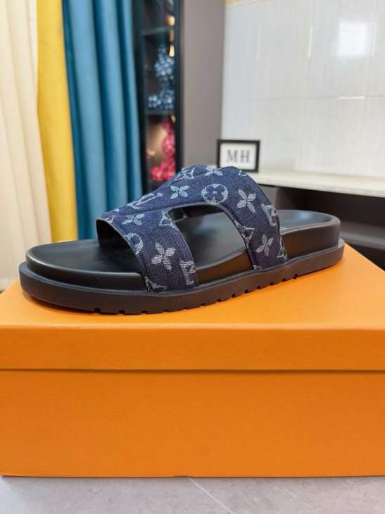Picture of Louis Vuitton Slippers _SKULVsz38-44hnh0578947